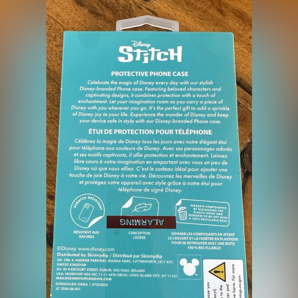 Disney Holiday Stitch‎ iPhone 13/14/15 case NIB - Picture 3 of 3